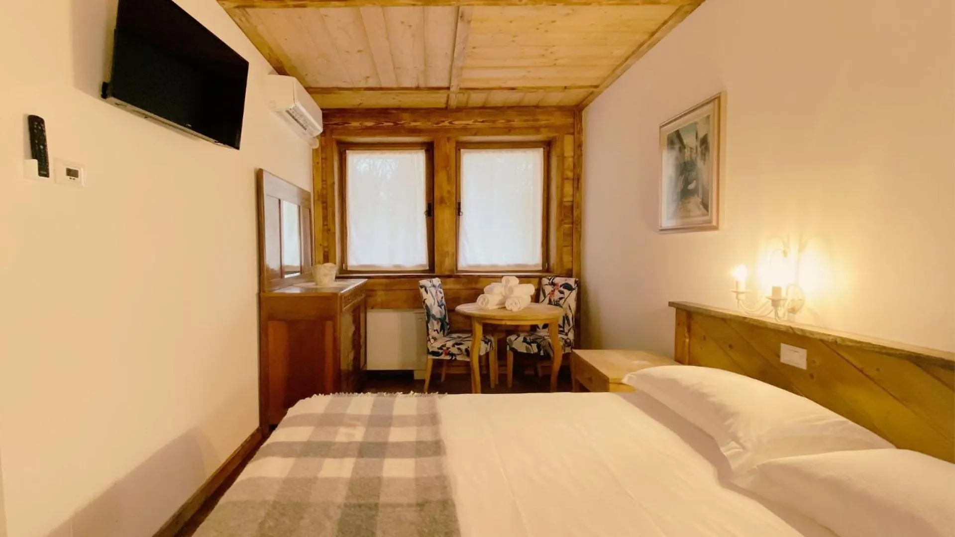 Locanda Al Cacciatore Nervesa della Battaglia 0*,  Italia